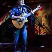 Músico profesional / 25 años enseñando / 20 años en escenarios -> ofrece clases de guitarra particulares